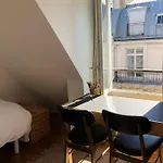 Duplex Avec Balcon Fleuri - Drouot Cadet