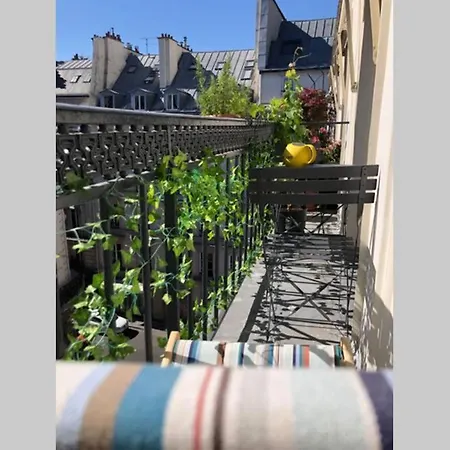 Apartment Duplex Avec Balcon Fleuri - Drouot Cadet Paris