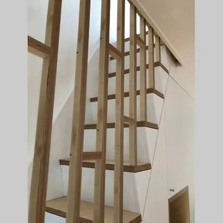 Duplex Avec Balcon Fleuri - Drouot Cadet * Paris