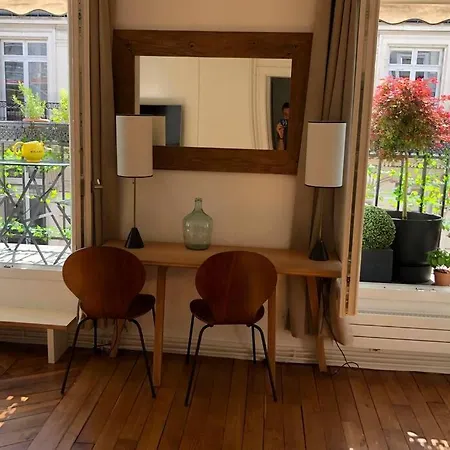 Duplex Avec Balcon Fleuri - Drouot Cadet *