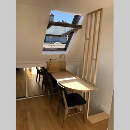 Apartment Duplex Avec Balcon Fleuri - Drouot Cadet