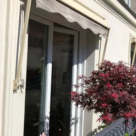 Duplex Avec Balcon Fleuri - Drouot Cadet