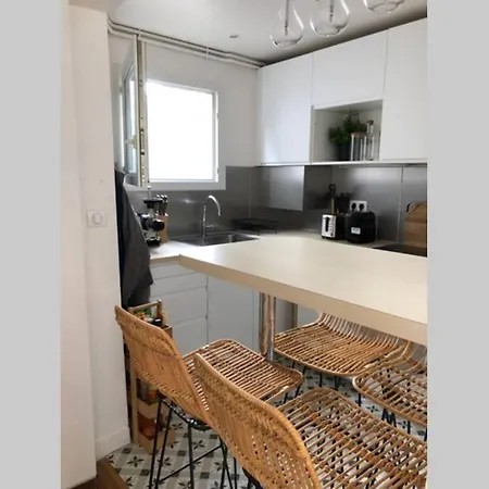 Duplex Avec Balcon Fleuri - Drouot Cadet
