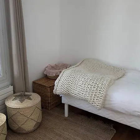 Duplex Avec Balcon Fleuri - Drouot Cadet