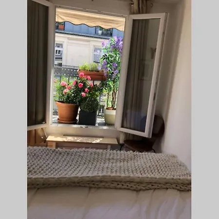 Apartment Duplex Avec Balcon Fleuri - Drouot Cadet