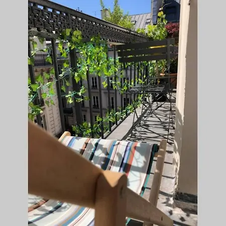 Duplex Avec Balcon Fleuri - Drouot Cadet Apartment Paris