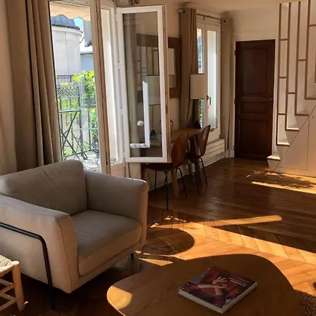 Apartment Duplex Avec Balcon Fleuri - Drouot Cadet