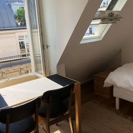 Apartment Duplex Avec Balcon Fleuri - Drouot Cadet *
