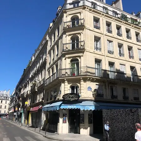 Apartment Duplex Avec Balcon Fleuri - Drouot Cadet *